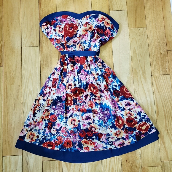 Flower strapless dress - Picture 1 of 2